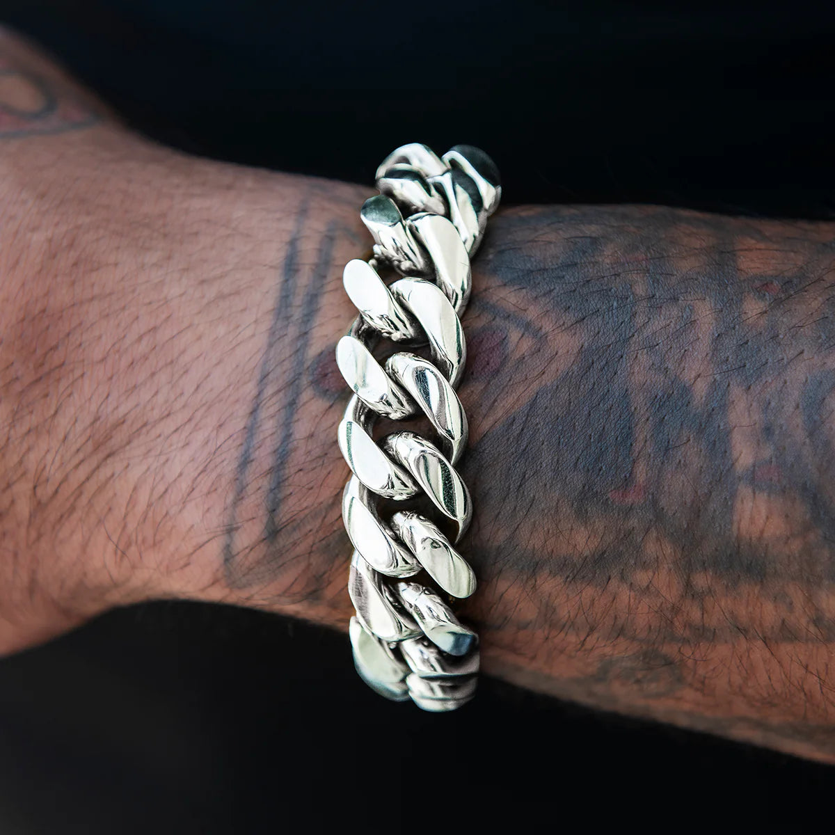 Signature Cuban Link Bracelet in White Gold- 19mm