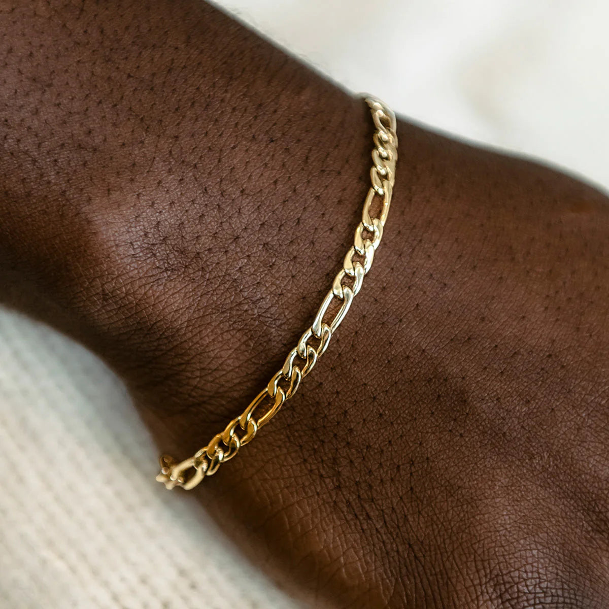 Figaro Chain Bracelet in Hollow Yellow Gold - 4mm