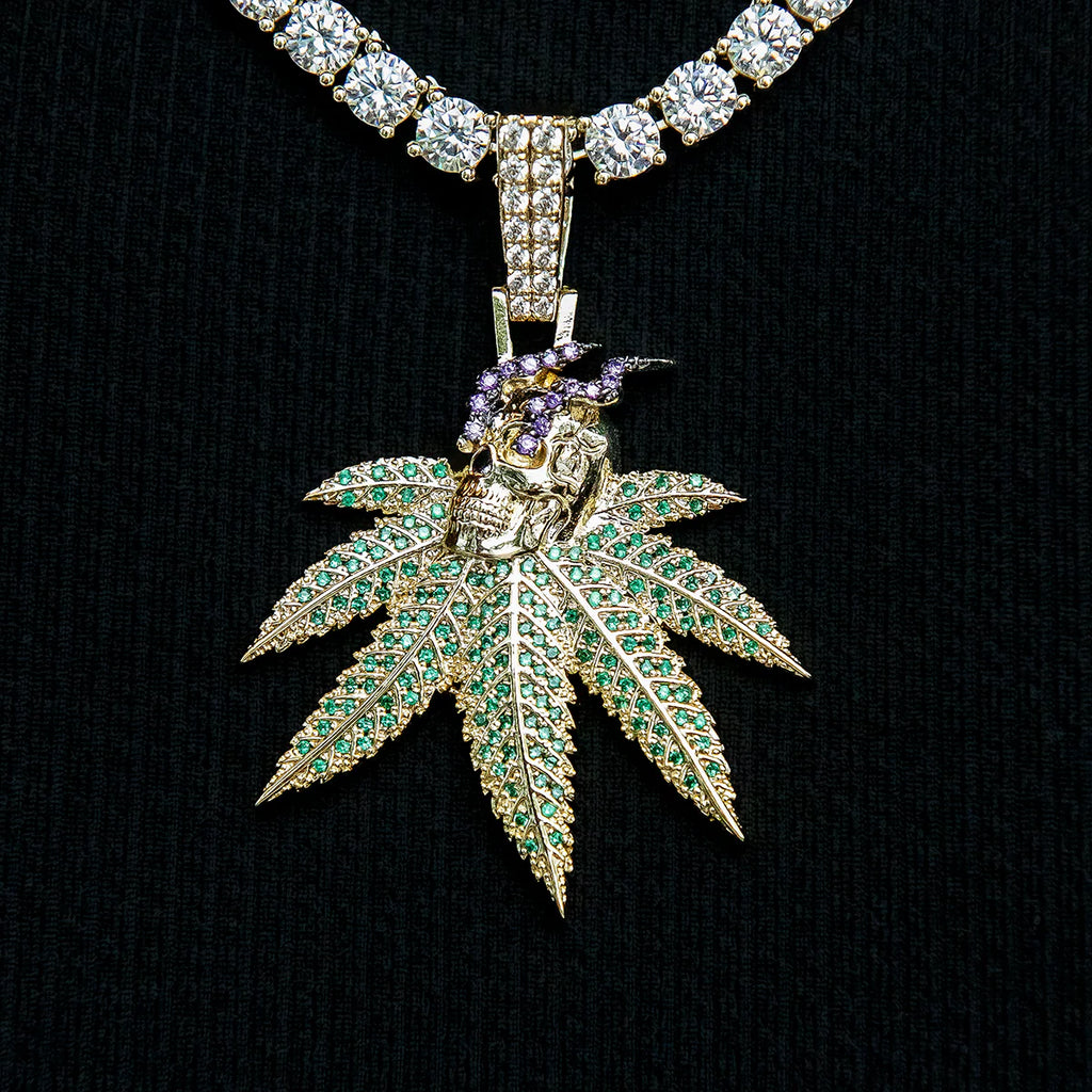Smoking Skull Leaf Pendant - Yellow Gold