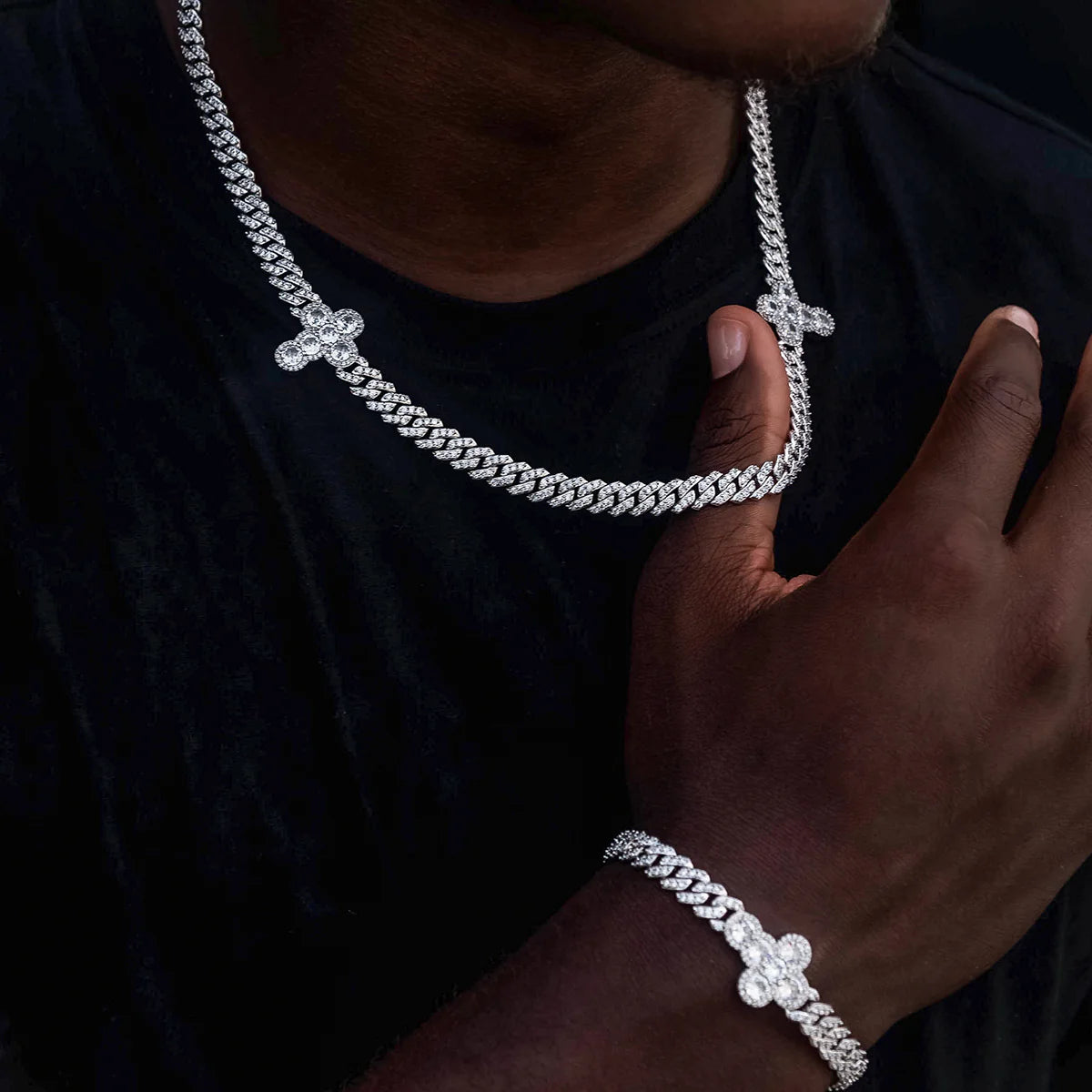 Diamond Prong Rounded Cross Chain