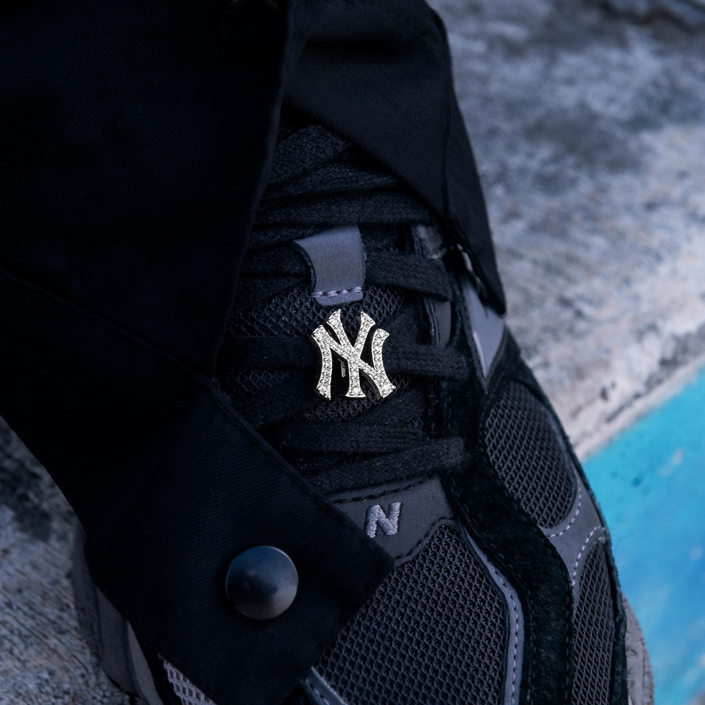 New York Yankees Iced Shoelace Charm - White Gold