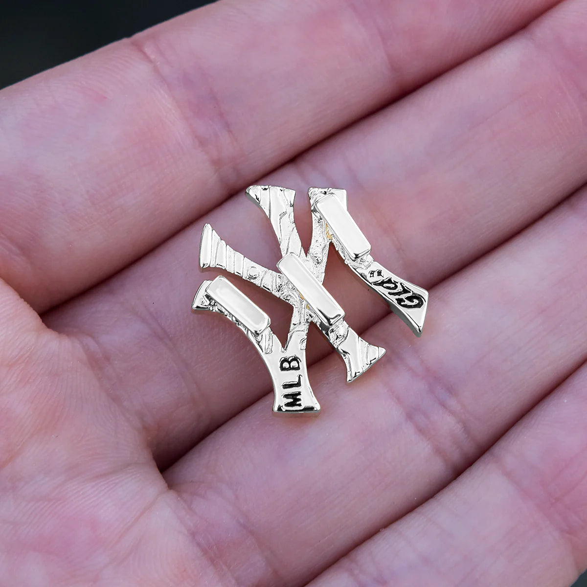 New York Yankees Iced Shoelace Charm - White Gold