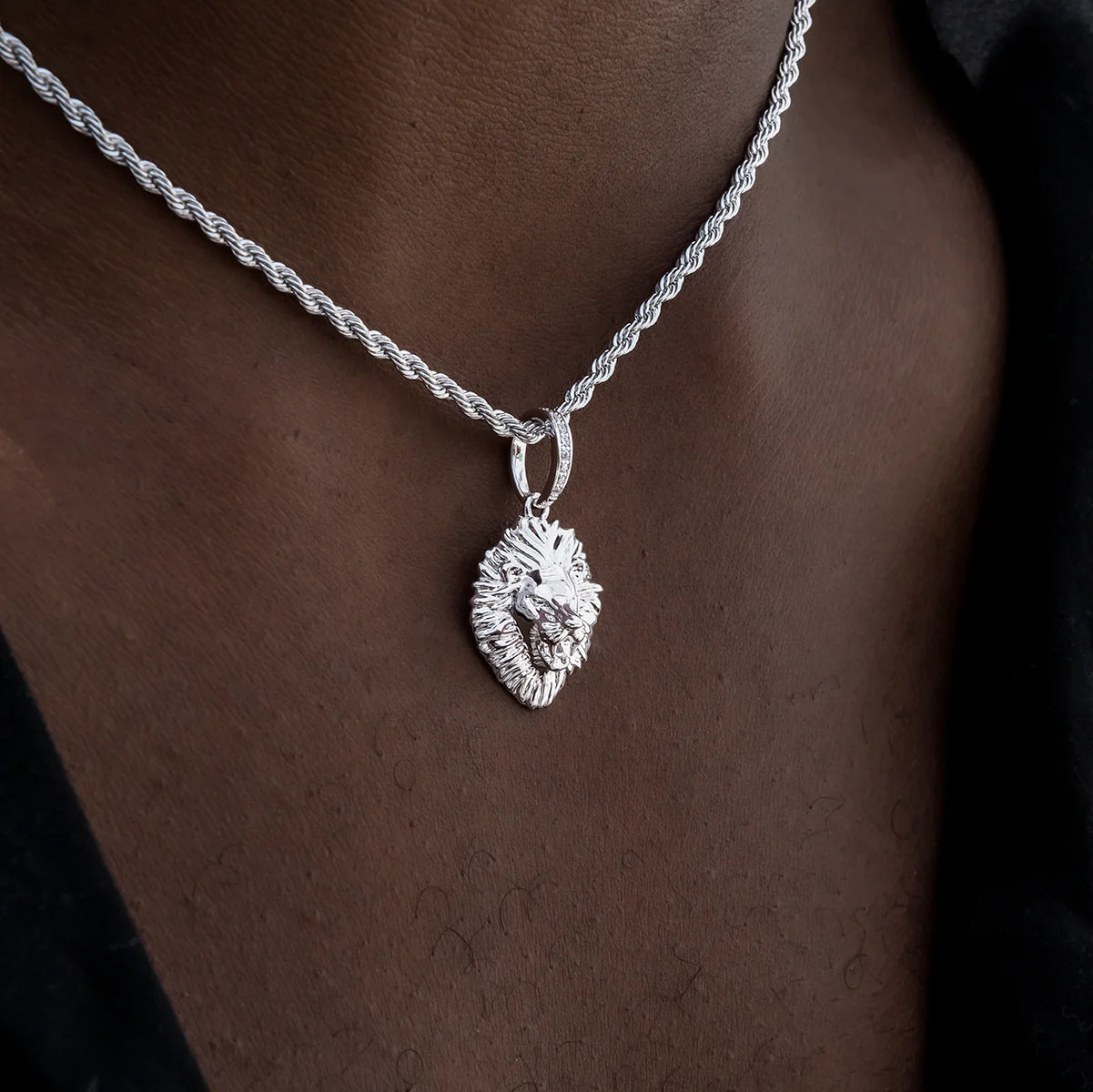 Mini Lion Pendant in White Gold