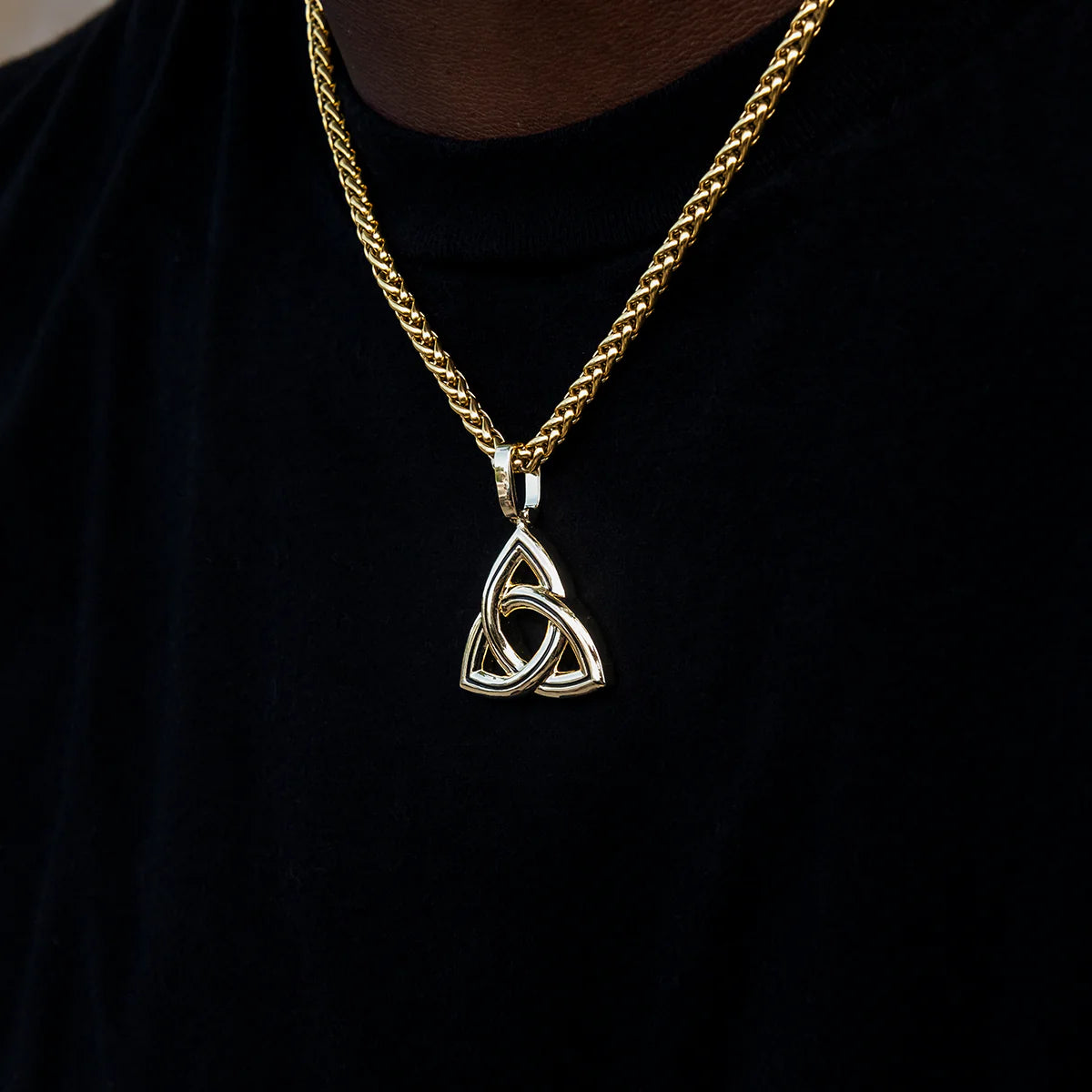 Trinity Knot Pendant in Yellow Gold